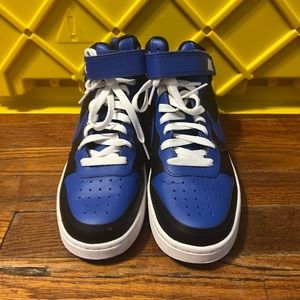 Air Jordan 1 mid Borough size 6y/Women’s 7.5